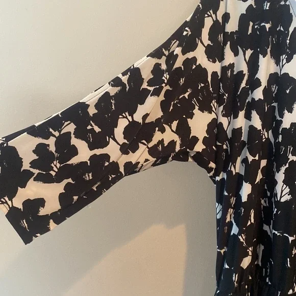 White House black market blouse - Picture 4 of 7